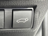 【パワーバックドア】スマートキーや運転席のボタンを押すだけでリアゲートが自動で開閉します!荷物を持っている時や、高い位置にあるバックドアを閉める際に便利な機能です♪