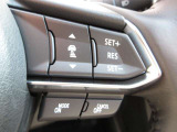 ステアリング左側にはオーディオコントロールスイッチを搭載。走行中でも簡単に音量の上げ下げ、曲の送り戻し、モードの切り替えが可能です。クイックに切り替えてお好みの音楽で楽しいドライブを!