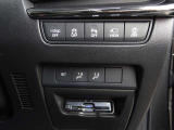 【2Wayドライビングポジションメモリー機能】お二人のシートパターンを記憶することができますので、運転時はボタン一つでシート調節できますね。