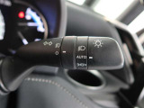 オートマチックハイビームとは、先行車や対向車のライトを認識し、ハイビームとロービームを自動で切り替える機能です。夜道の視界を確保します。詳細は販売店スタッフまでおたずねください。