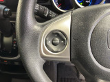 ステアリングにオーディオ操作スイッチが付いています。オーディオ画面に直接タッチしなくても操作が出来ますので、運転に集中できます。