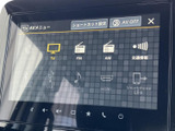テレビやFM・AM、交通情報などのメニューが画面に並び、使いたい項目を選びやすい構成です。USBやHDMIなどの表示もあり、用途に合わせて音楽や情報を楽しめます。