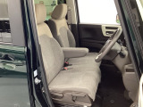 自社整備工場で点検整備をおこなってからお渡ししています。車検が残っている場合は『12ヶ月点検整備』を、車検整備付きの場合は『車検整備』をおこないます。整備費用は車両本体価格に含まれています。