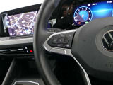 設定したスピードを上限に自動で加減速をし、一定の車間距離を保つ事で長距離運転の疲労を軽減する【ACC】が装備。