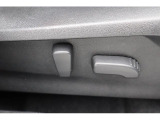 運転席パワーシート 電動シート採用で細かい微調整ができ、ドライビングポジションにしっかり合わせることで疲労軽減や事故防止につながります♪♪