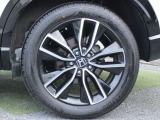 純正のアルミホイールが足元を飾ります!タイヤサイズは225/50R18となります。