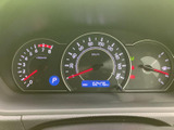 速度計や燃料計などの表示を運転席正面にまとめ、必要な情報を確認しやすいレイアウトです。各表示の目盛りや警告灯も視界に入りやすく、日々の確認に便利です。