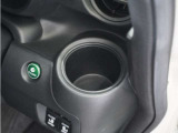 ◆ドリンクホルダー◆手の届きやすい場所にドリンクホルダーがあり、とても便利です。