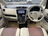 運転席まわりは機能的で操作しやすいです。