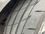 タイヤ溝もまだまだあります。