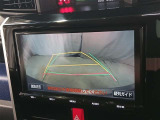 駐車が苦手な方でも安心のバックガイドモニター搭載。 後方の映像をクリアに表示し、ガイドラインで車庫入れや縦列駐車をしっかりサポート。毎日の運転がぐっとラクになります。