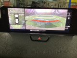 狭い場所での駐車やすれ違いなどでより的確な運転操作に役立つ360&deg;ビューモニターが装備されています。