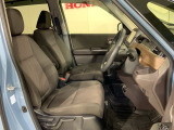 乗降がしやすい運転席。高さが調節できて小柄な方でも運転しやすいポジションをとることができます。