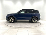 存在感のあるボディスタイルと高めのアイポイントが魅力のMINI カントリーマン。街中ではスタイリッシュに、休日のお出かけではアクティブに。幅広いシーンで頼れる一台です。