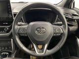 快適な操作性の運転席、ハンドルも綺麗に清掃済みです!もちろん安全を守るエアバッグも装備しているので安心してお乗りいただけます(^^)