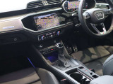 内装はシンプルに使い勝手を考え作られています。お車を運転する感覚をダイレクトに体感して頂けます。室内も広くロングドライブにも快適にお過ごしいただけます。