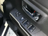 パワーウインド・電動格納付きドアミラースイッチは、ドアに集中☆