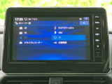 AVソースの一覧から、ラジオやBluetooth Audioなど利用したい項目を選べます。複数の音源がまとまって表示されており、日々のお出かけに合わせて音楽や情報を楽しみたい方に便利な装備です。