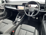 洗練された機能性の高いインテリア。長く使っても飽きないデザインがAudiです。触感にもこだわっております。