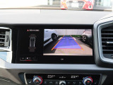 バックカメラ駐車時、後退時に後方を確認する事ができる安全快適装備になります映像だけでなくセンサーにより障害物の距離もドライバーに直感的に伝えてくれる機能になります。