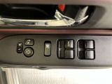 パワーウインドウは運転席ワンタッチ式になっています。挟み込み防止機能付きなので小さなお子様やペットの安全も確保します。