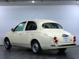 1Fは当社が展開する『トライアンフ横浜港北』 1F駐車場より2Fへお上がりくださいませ。