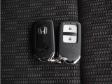 ◆スマートキー◆カギをバッグやポケットに入れたままでもドアロックの開閉ができる『スマートキー』付き!雨天や暗くなってもカギを取り出す必要がなくドアの開錠&エンジンも始動できます
