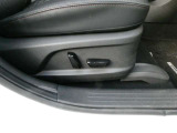 運転席はパワーシートを採用しておりますので、体格に合わせてベストポジションでドライブをお楽しみ頂けます♪