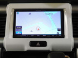 パナソニック製ナビ(CN-E205D)を装備。タッチパネル式で使いやすく、お出かけもラクラクです。