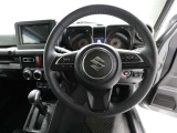 各操作スイッチなどもハンドルから手を放すことなく操作可能で安全運転に支援いたします!