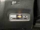 ハンドルの左下にETC2.0がついています。高速道路の料金所の通過も楽々です!。 カードの取り出しもしやすい場所についています。