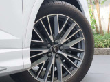 ●オシャレは足元からといいますが、車も同じく足元のエレガンスさで全体のイメージが変わります。
