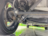 お車を安心してお乗りいただく為には、足回りの定期点検が欠かせません。サービスサポート(有償保証)では無料点検もご提供しており、安心のカーライフをお過ごしいただけるサポート体制が整っています。
