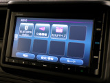 CD、DVD、Bluetooth、AM、FM、AUX、スマートフォン接続ができます。