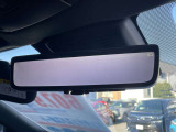 【デジタルインナーミラー】後席の大きな荷物や同乗者で後方が確認しづらい時でも安心!カメラが撮影した車両後方の映像をルームミラー内に表示して安全確保!