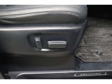 パワーシート搭載。微妙な調整が手軽にでき、ピッタリのポジションで運転することが可能です。