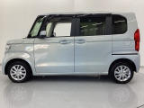 自社整備工場で点検整備をおこなってからお渡ししています。車検が残っている場合は『12ヶ月点検整備』を、車検整備付きの場合は『車検整備』をおこないます。整備費用は車両本体価格に含まれています。