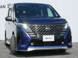 アダプティブLEDヘッドライト。フロントカメラで前方の状況を検知し対向車や先行車に眩しい思いをさせることなく必要なところだけを遠くまで照射します。