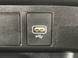 【USBポート】USBポートも装備されています♪スマートフォンのオーディオに連携も可能です。今や欠かせない装備の一つです!