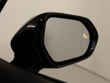BSM(ブラインドスポットモニタ)!隣の車線を走る車両をレーダーで検知し、ドアミラーでは確認しにくい後側方エリアに存在する車両に加えて、急接近してくる車両も検知します。
