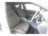 【運転席&助手席】シートは落ち着いたデザインです。クリーニング済みですので清潔感があり気持ち良く乗っていただけます♪