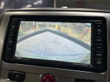 【バックカメラ】運転席から画面上で安全確認ができます。駐車が苦手な方にもオススメな便利機能です。