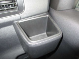 運転席前にカップホルダーがあります。
