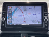 地図上に道路や周辺の地名が表示され、現在地周辺を確認しながら目的地への移動をサポートします。縮尺表示もあり、画面上でエリアの広さを把握しやすいのが便利です。