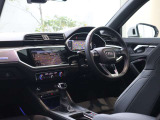 内装はシンプルに使い勝手を考え作られています。お車を運転する感覚をダイレクトに体感して頂けます。室内も広くロングドライブにも快適にお過ごしいただけます。