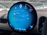 デジタルスピードメーター、航空機のコックピット操作箇所と同じ配色で目が疲れにくいように設計されてます。