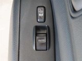運転席のみパワーウインドウです。