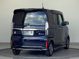 バックカメラが付いているのでバックでの車庫入れも安心です。