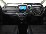 ◆インテリアパネル◆視界広々で非常に運転しやすくロングドライブでも疲れを感じさせないすっきりとまとまったインパネ周りです。