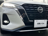 配光特性に優れ路肩まで明るく照らすLEDライトを採用